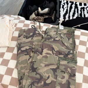 Abercrombie & Fitch Green Camouflage Pants